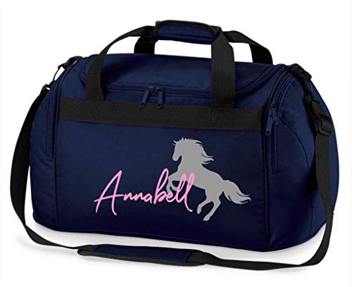 Reittasche mit Namensdruck personalisiert | Motiv aufsteigendes Pferd mit Name | Trage- und Sporttasche für Mädchen zum Reiten in vielen Farben verfügbar (dunkelblau)