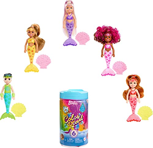 Barbie HCC75 - Color Reveal Chelsea Meerjungfrauenpuppe, 6 Überraschungen: 4 Taschen mit Zubehör; Wasser enthüllt vollständiges Aussehen & Farbwechsel am Schwanz; Geschenk für Kinder ab 3 Jahren